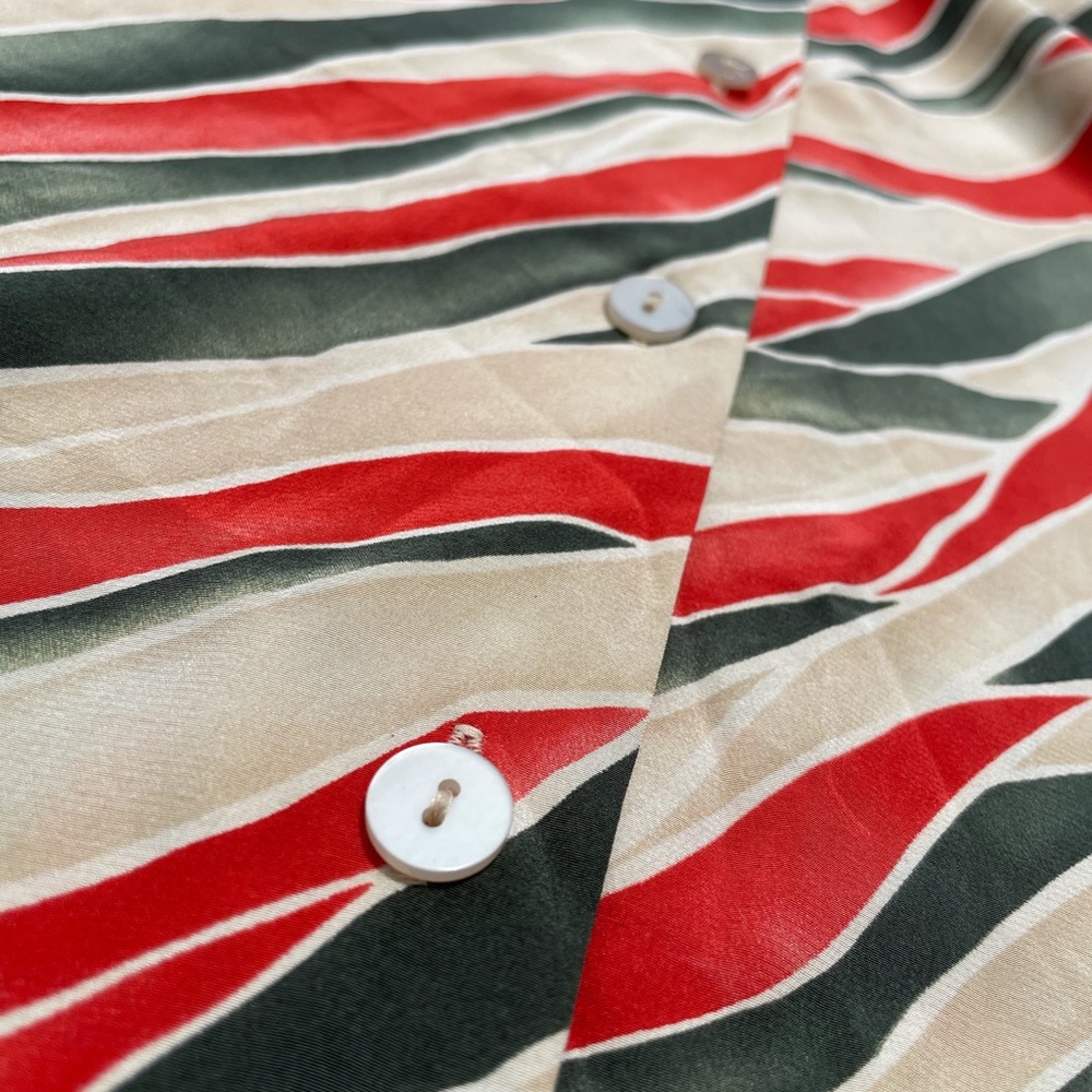 Button up. - Picture 4 of 4
